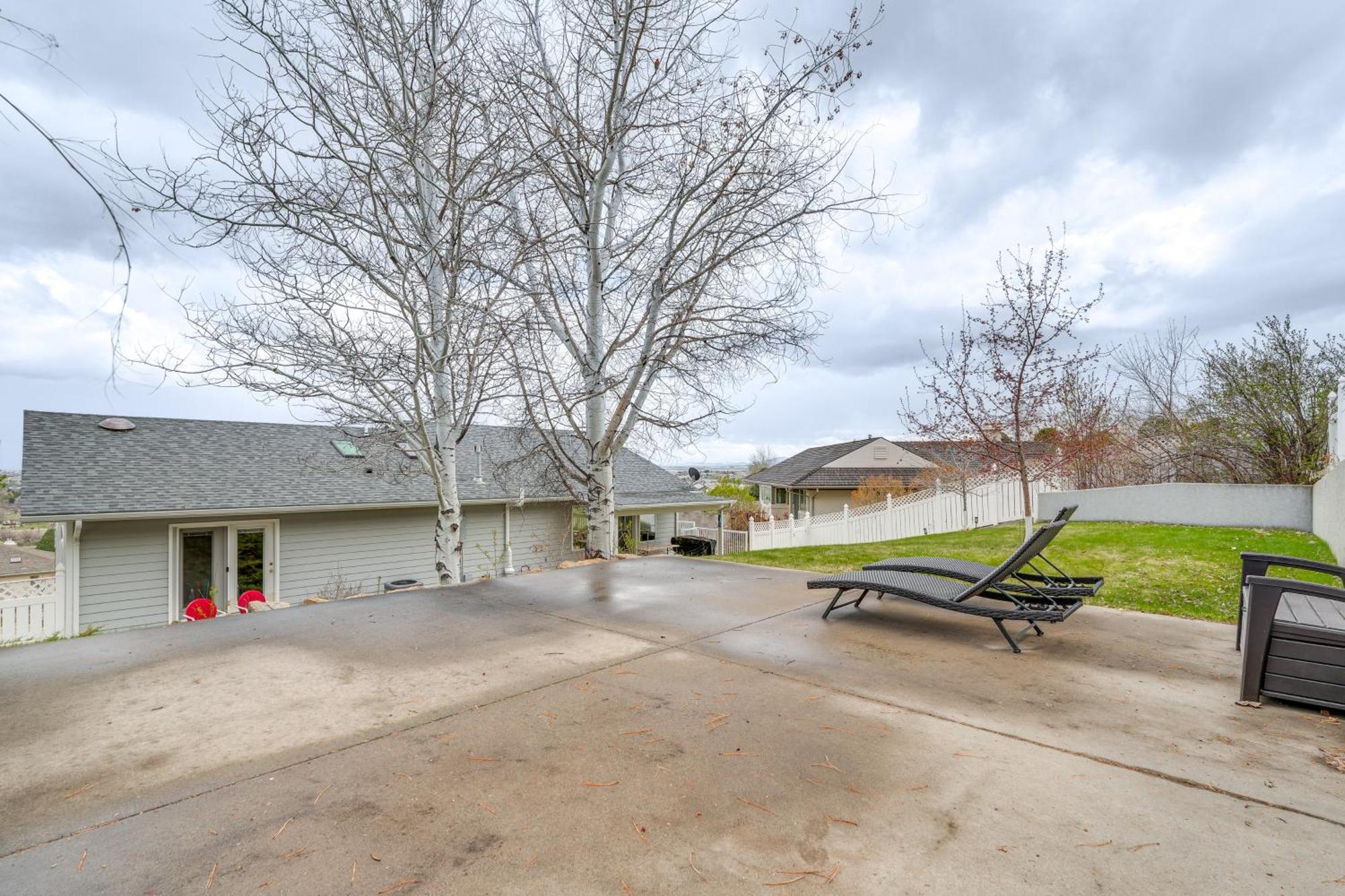 Inviting Great Falls Home With Wraparound Deck! 외부 사진