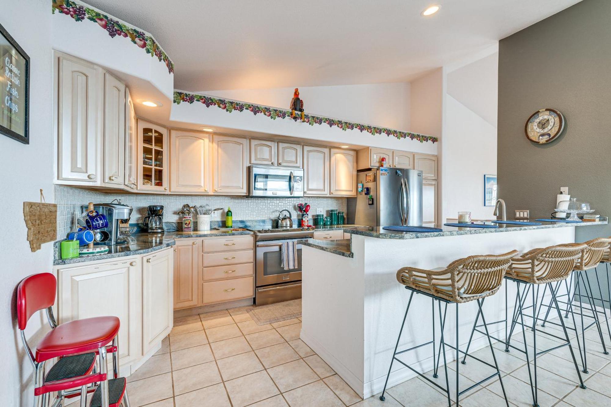 Inviting Great Falls Home With Wraparound Deck! 외부 사진