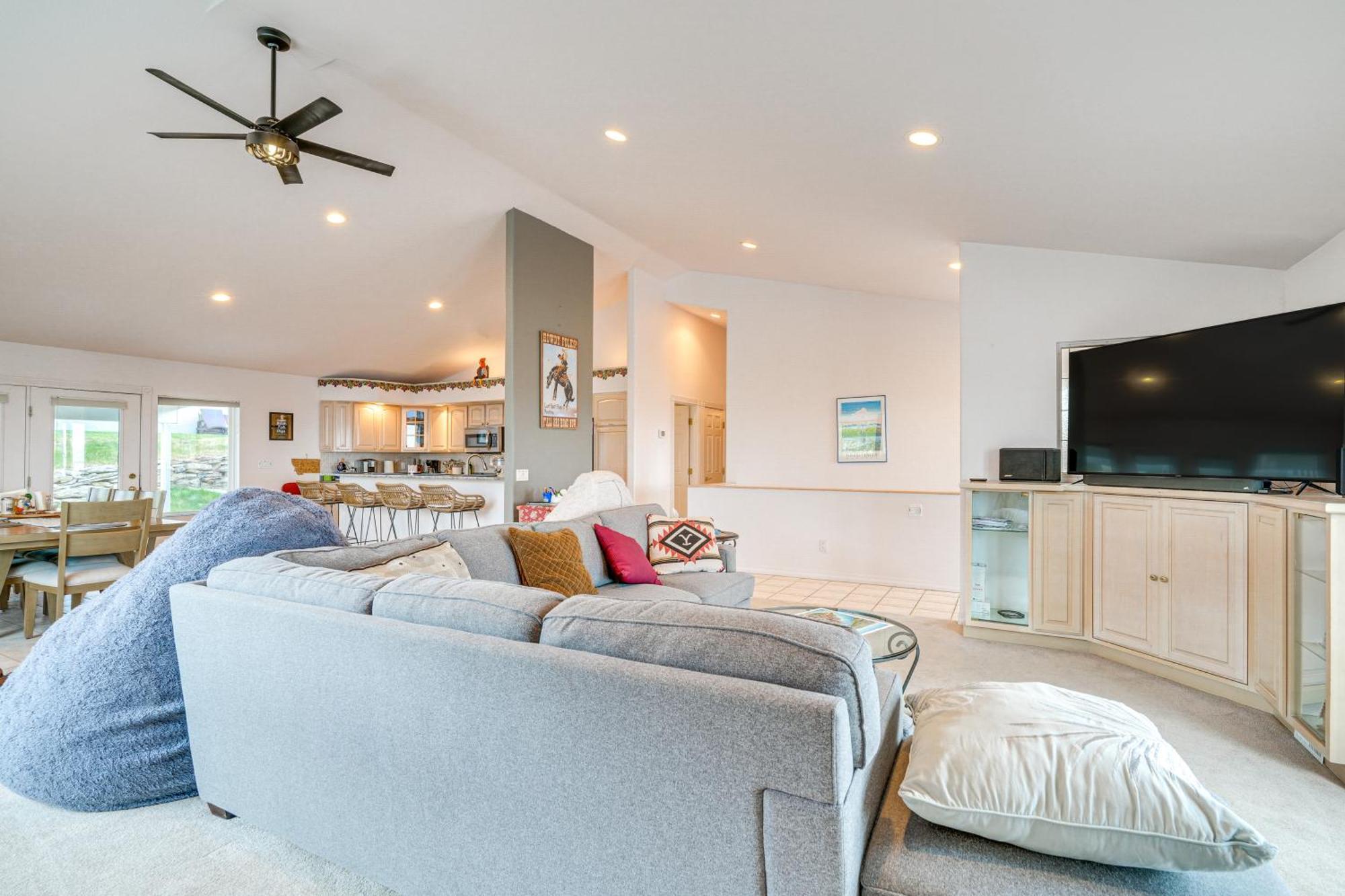 Inviting Great Falls Home With Wraparound Deck! 외부 사진