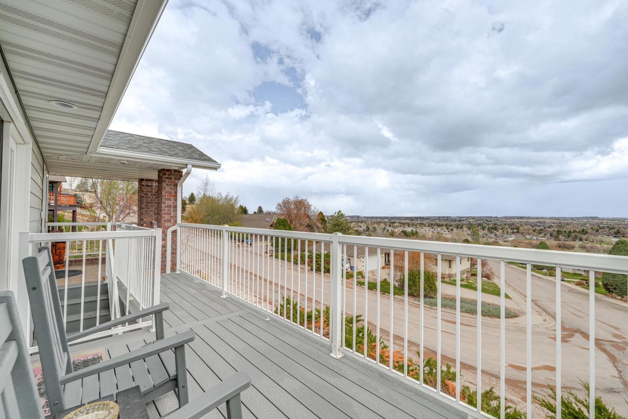 Inviting Great Falls Home With Wraparound Deck! 외부 사진