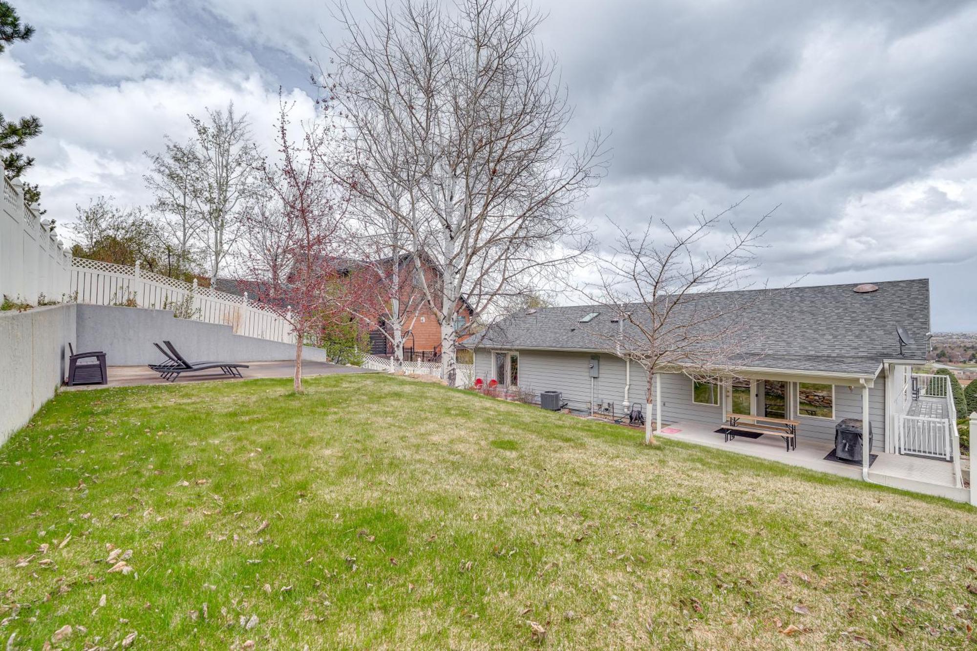 Inviting Great Falls Home With Wraparound Deck! 외부 사진